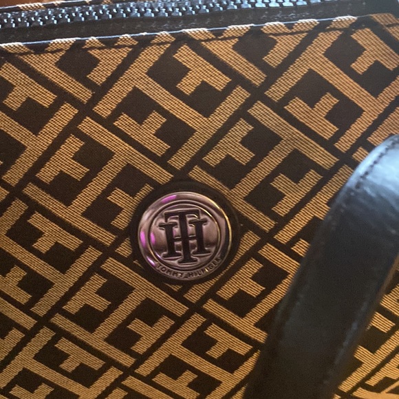 Tommy Hilfiger bag 13X 9 1/2” in size - Picture 4 of 12